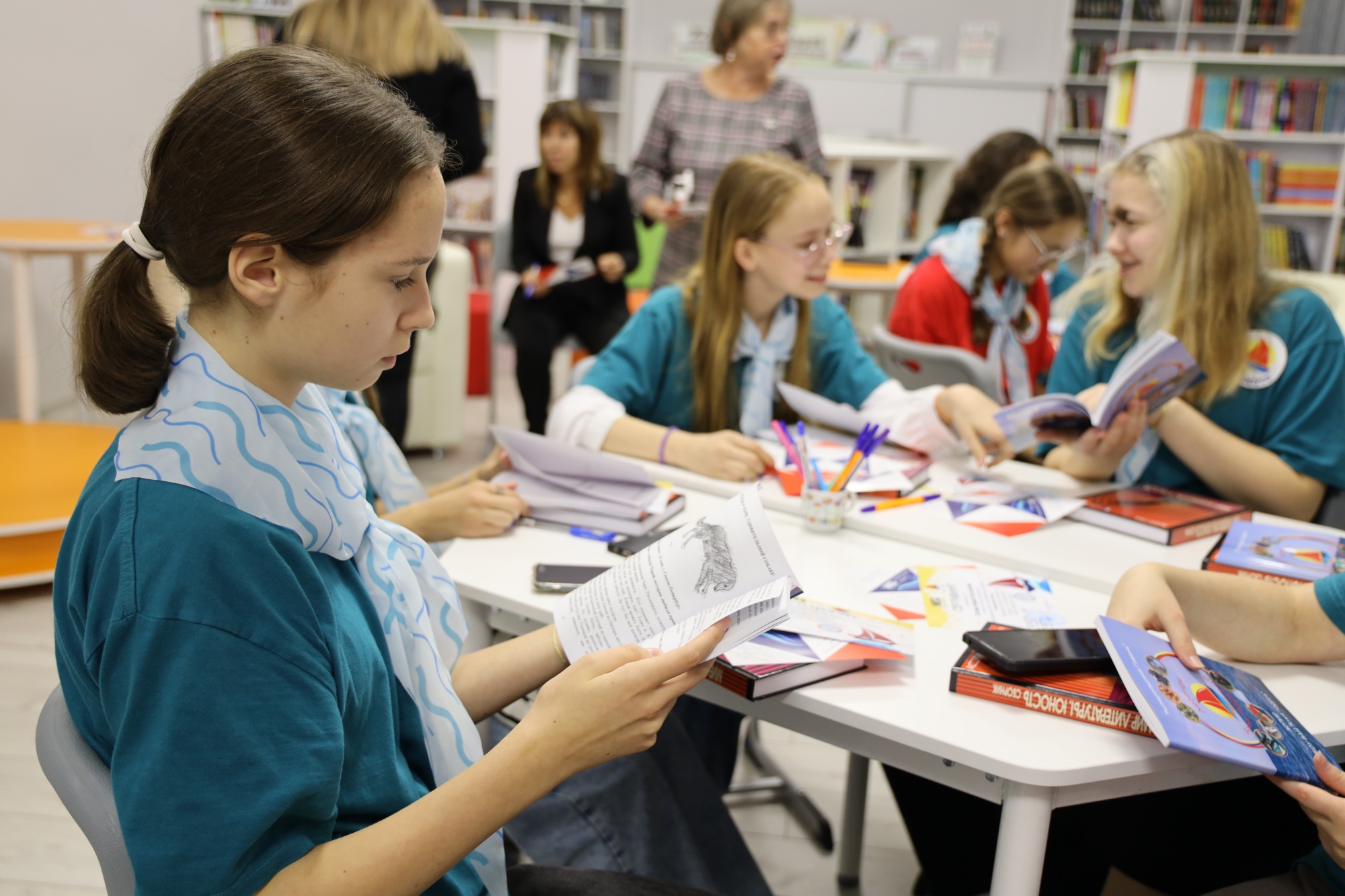 Участники программы «Литературная гавань» написали книгу о детском центре «Алые паруса».