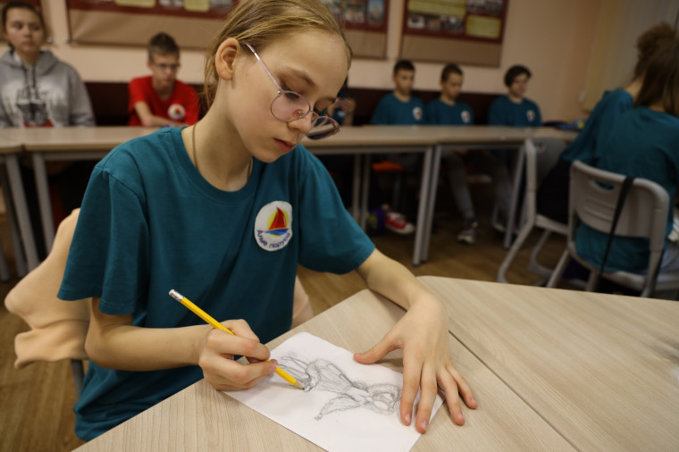 Участники программы «Литературная гавань» написали книгу о детском центре «Алые паруса».